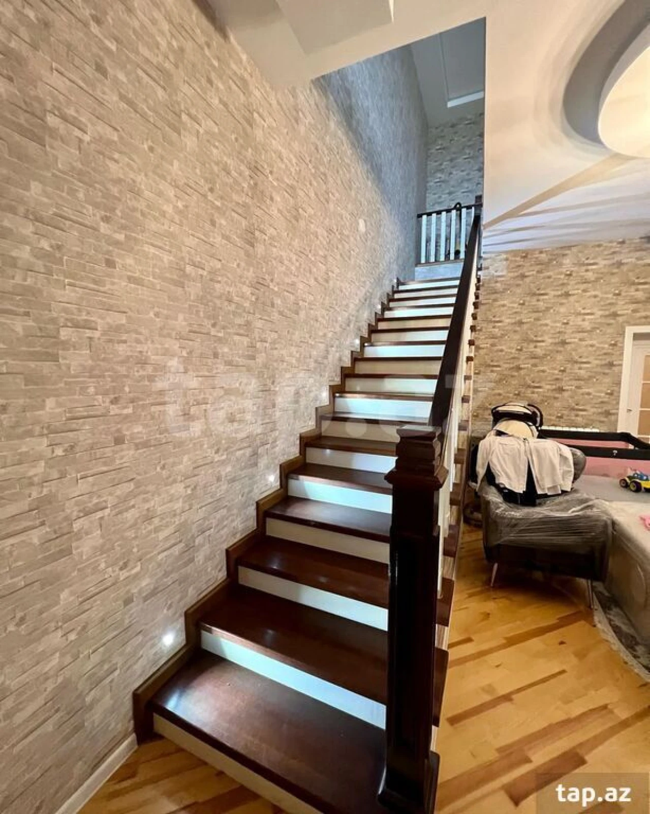 Satılır 10 otaqlı həyət evi 768 m²