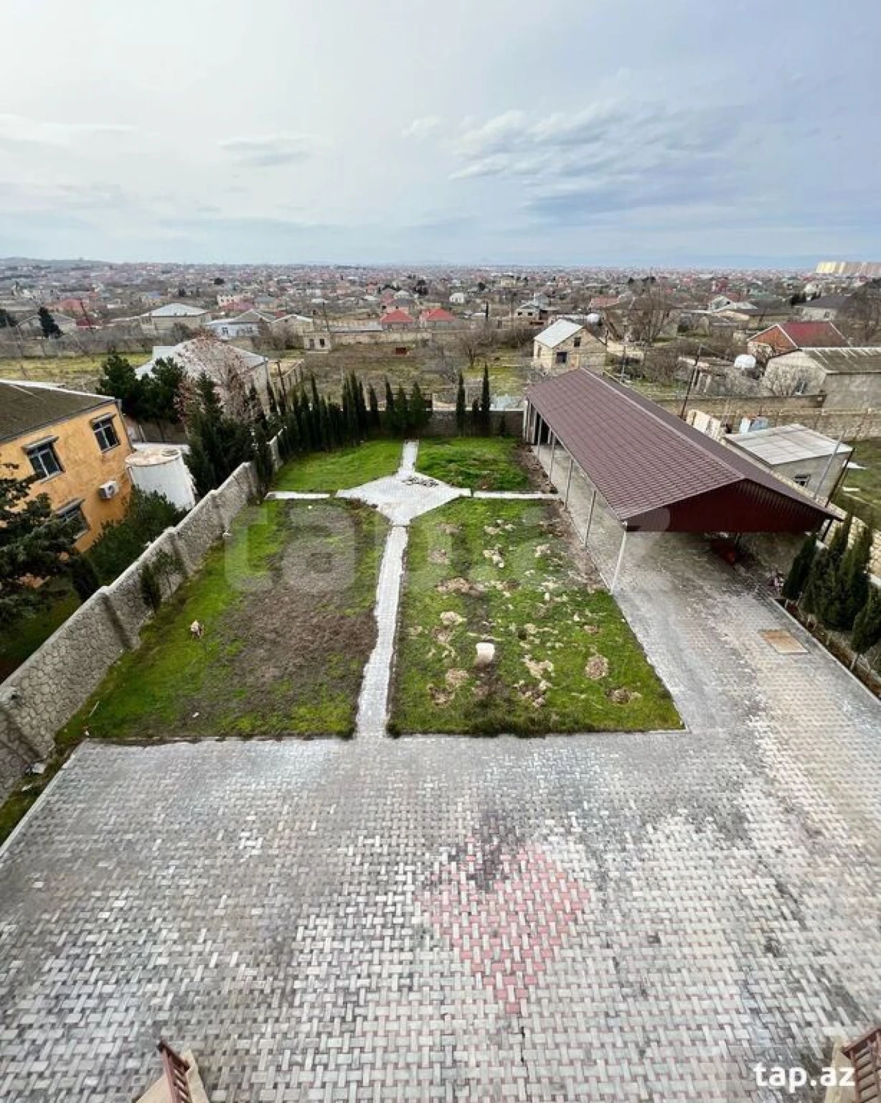 Satılır 10 otaqlı həyət evi 768 m²