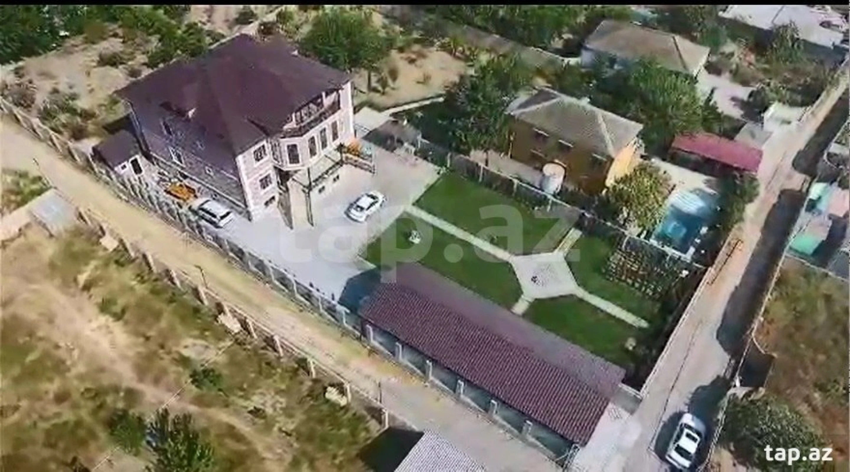 Satılır 10 otaqlı həyət evi 768 m²