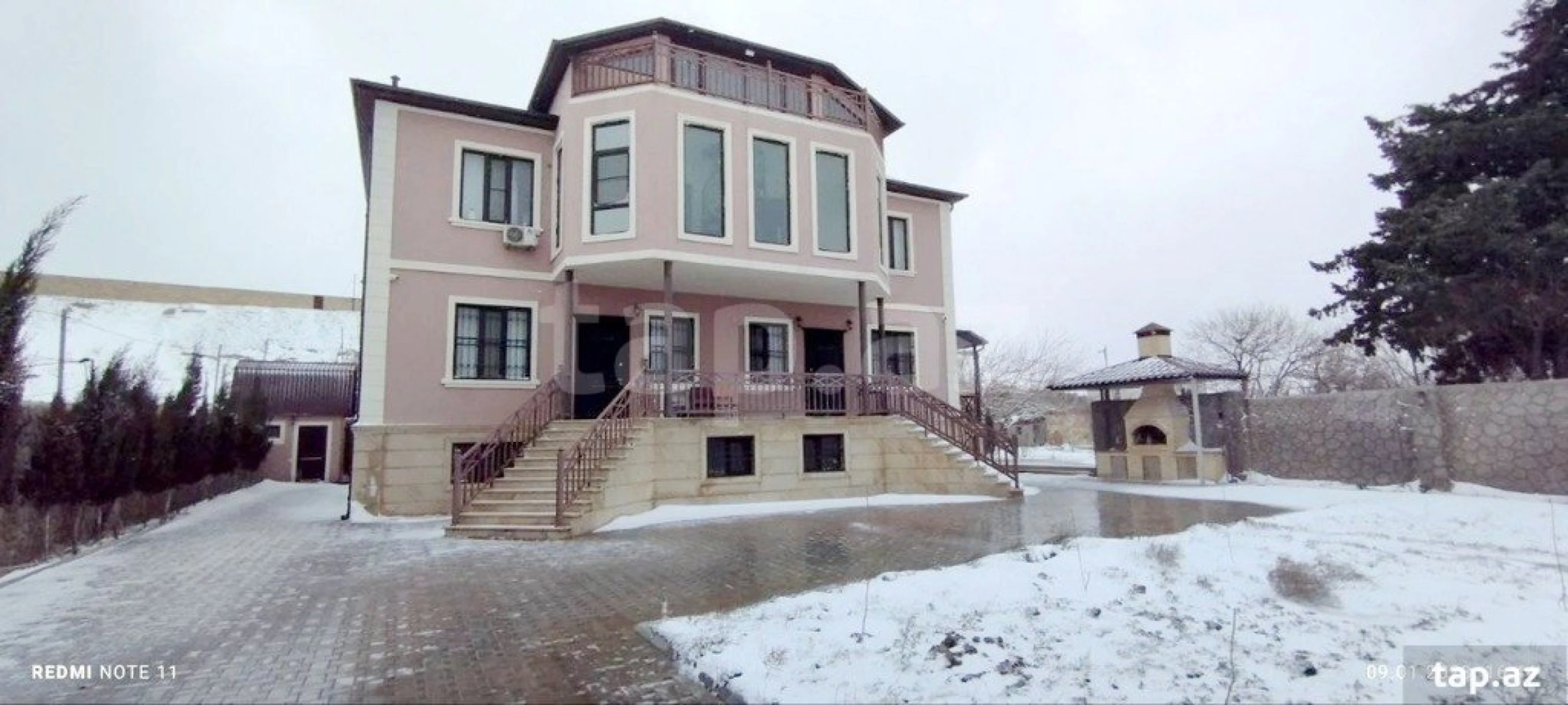 Satılır 10 otaqlı həyət evi 768 m²