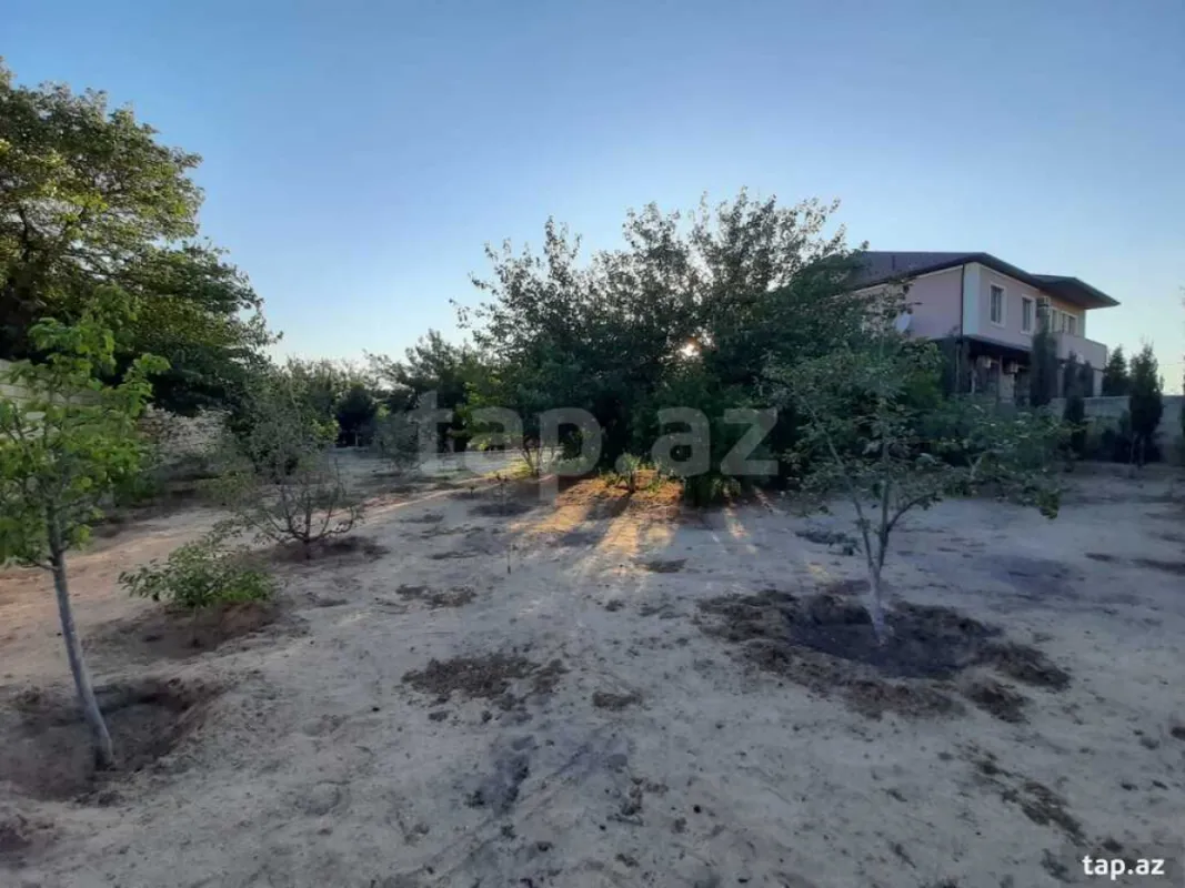 Satılır 10 otaqlı həyət evi 768 m²