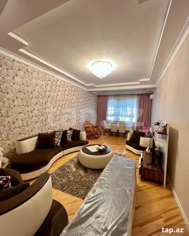 Satılır 10 otaqlı həyət evi 768 m²