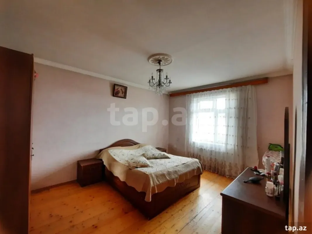 Satılır 6 otaqlı həyət evi