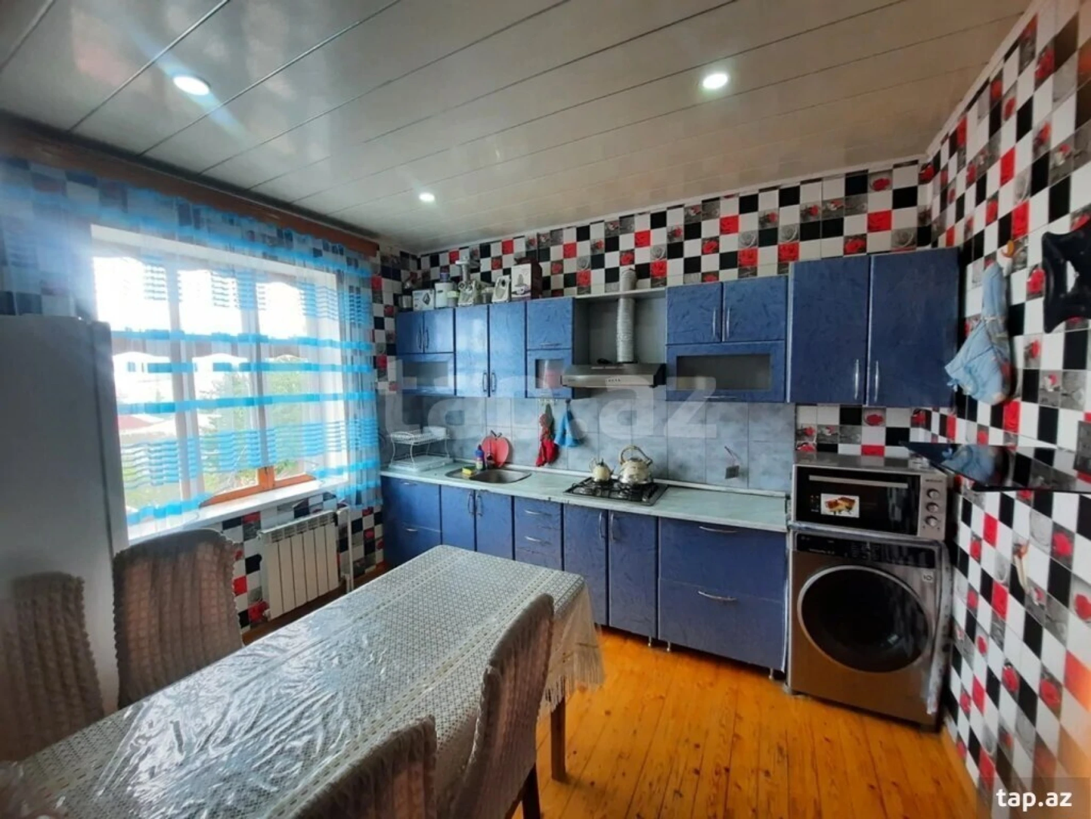 Satılır 6 otaqlı həyət evi