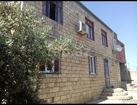 Satılır 6 otaqlı həyət evi