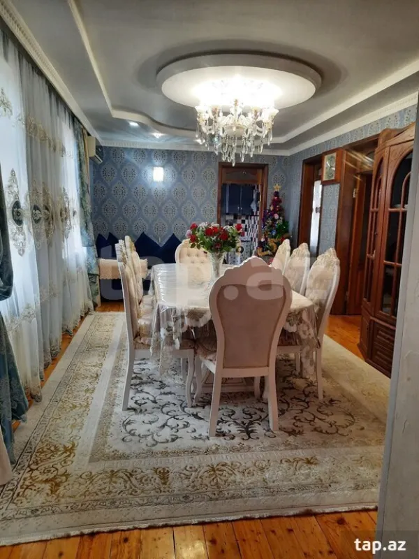 Satılır 6 otaqlı həyət evi