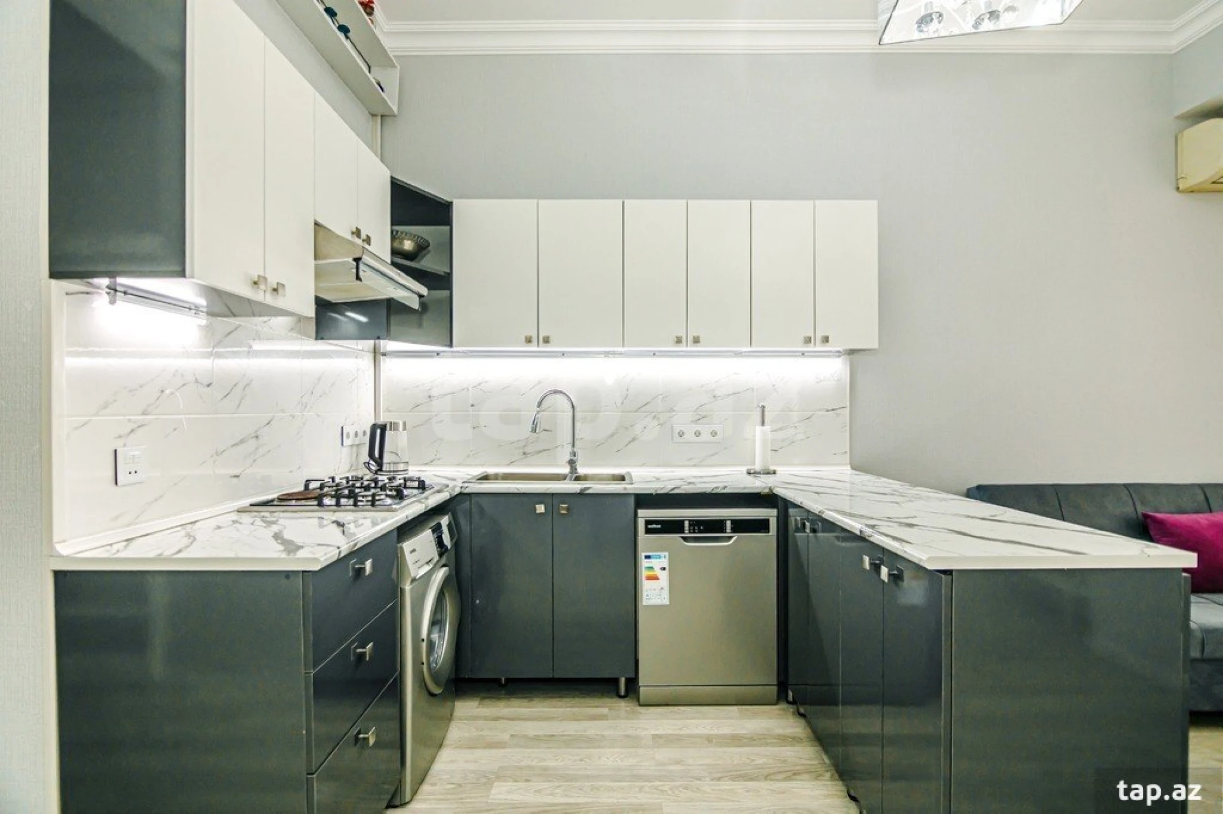 Kirayə verilir 3 otaqlı yeni tikili 100 m²