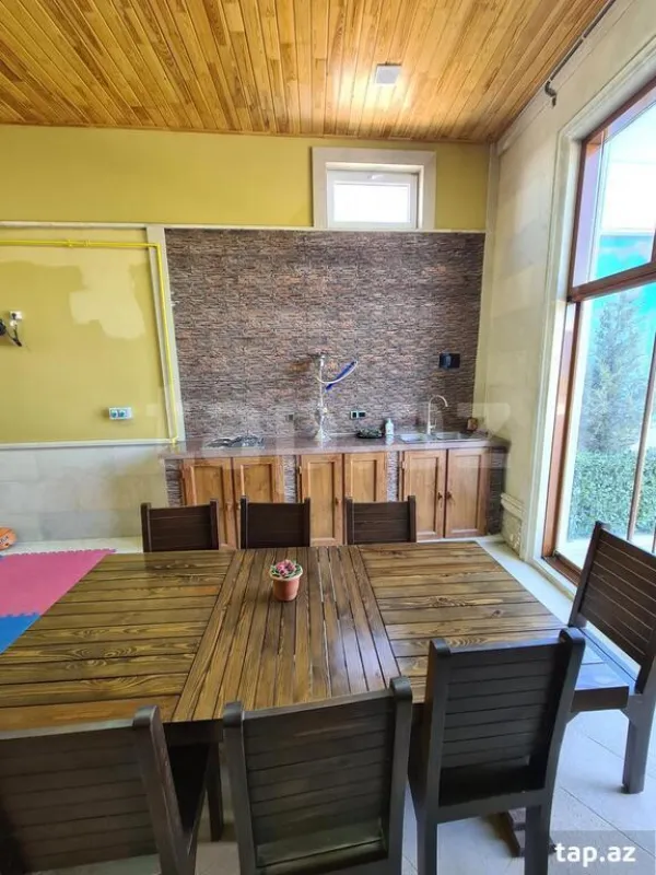 Kirayə verilir 4 otaqlı həyət evi 240 m²
