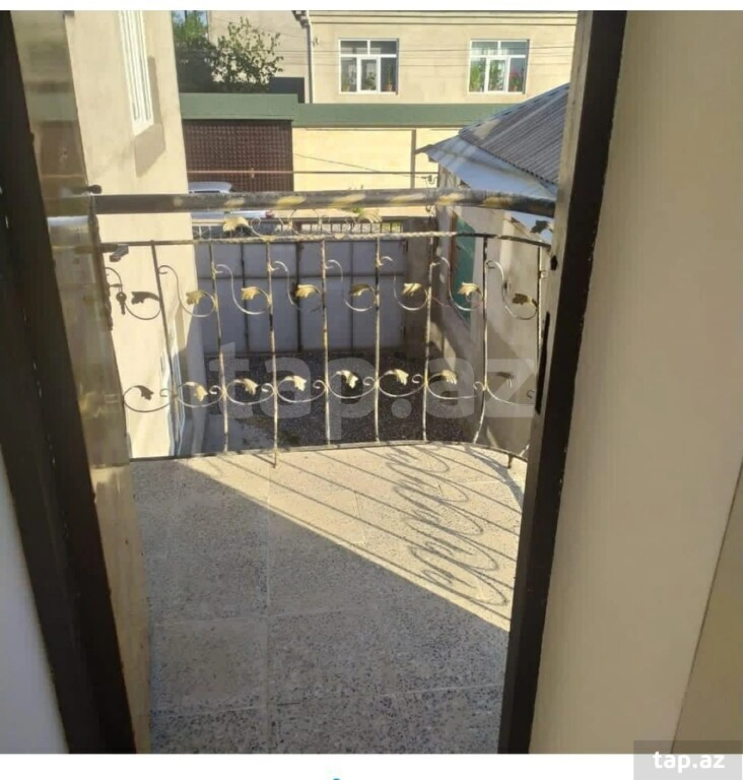 Satılır 7 otaqlı həyət evi