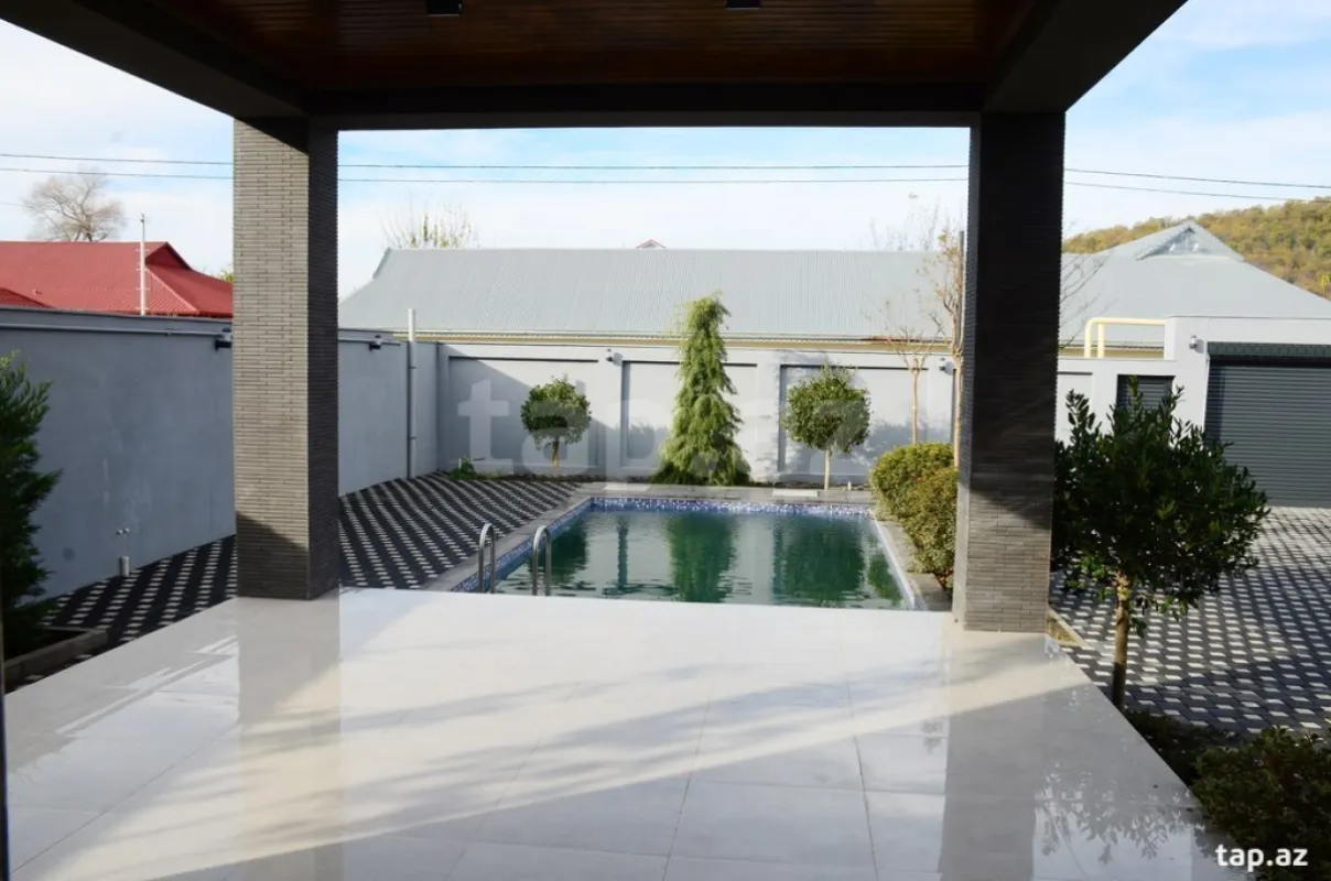 Kirayə verilir 6 otaqlı həyət evi