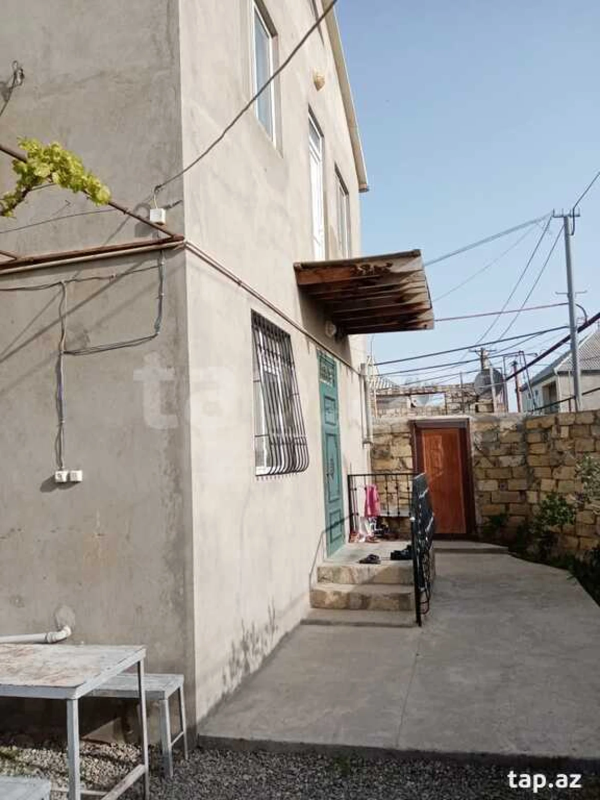 Satılır 4 otaqlı həyət evi
