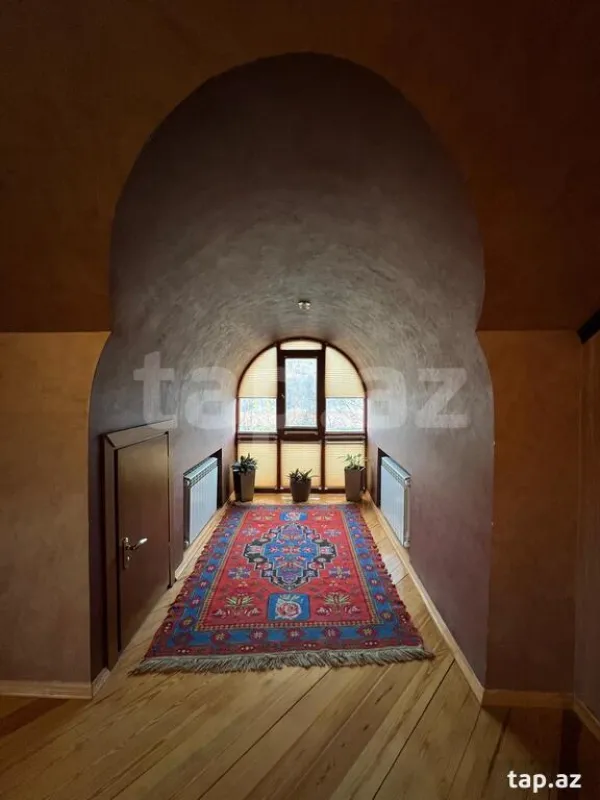Kirayə verilir 7 otaqlı həyət evi