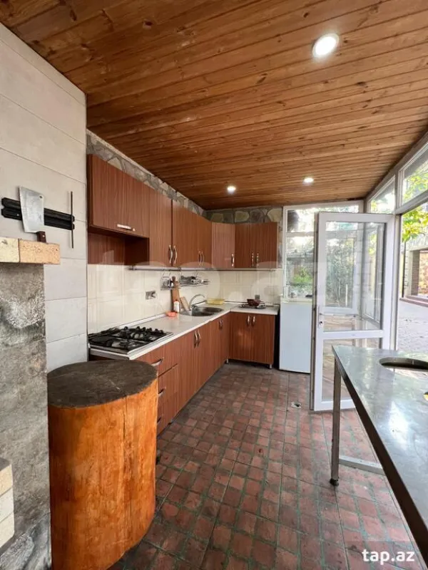 Kirayə verilir 7 otaqlı həyət evi