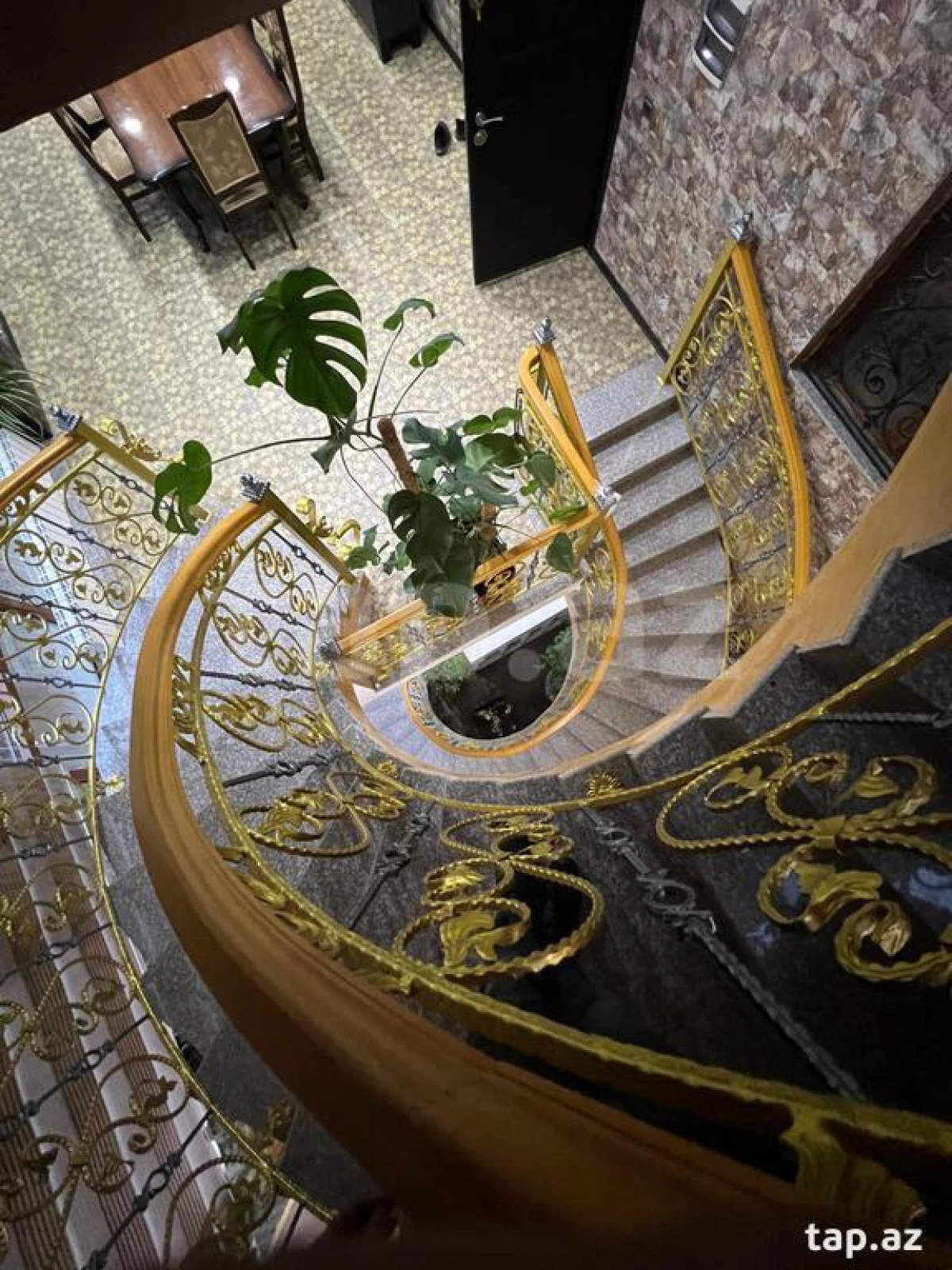 Kirayə verilir 7 otaqlı həyət evi