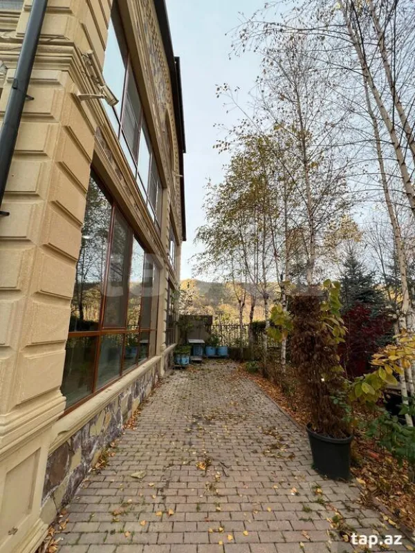 Kirayə verilir 7 otaqlı həyət evi