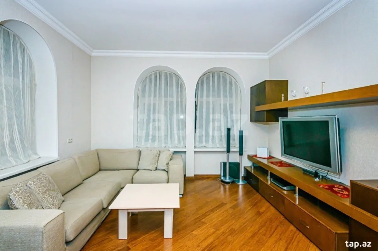 Kirayə verilir 2 otaqlı mənzil 80 m²