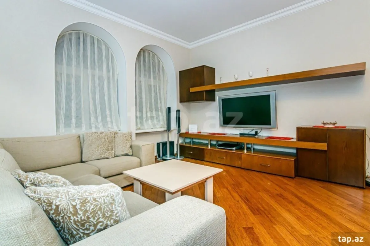 Kirayə verilir 2 otaqlı mənzil 80 m²
