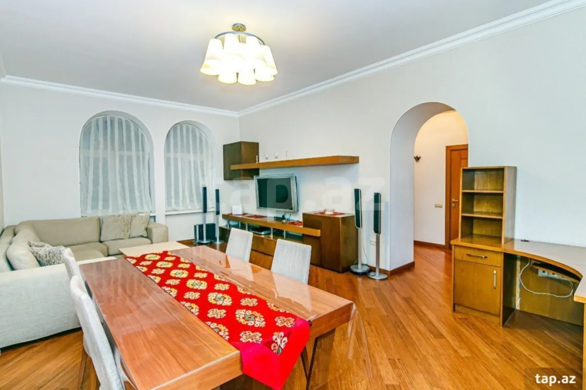 Kirayə verilir 2 otaqlı mənzil 80 m²