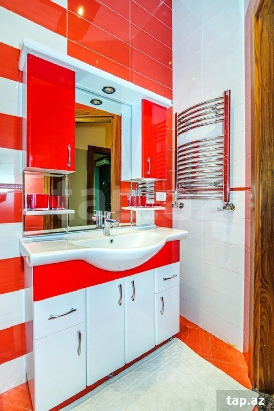 Kirayə verilir 4 otaqlı yeni tikili 210 m²