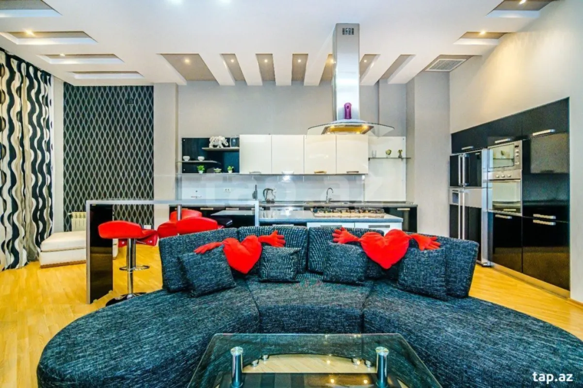 Kirayə verilir 4 otaqlı yeni tikili 210 m²