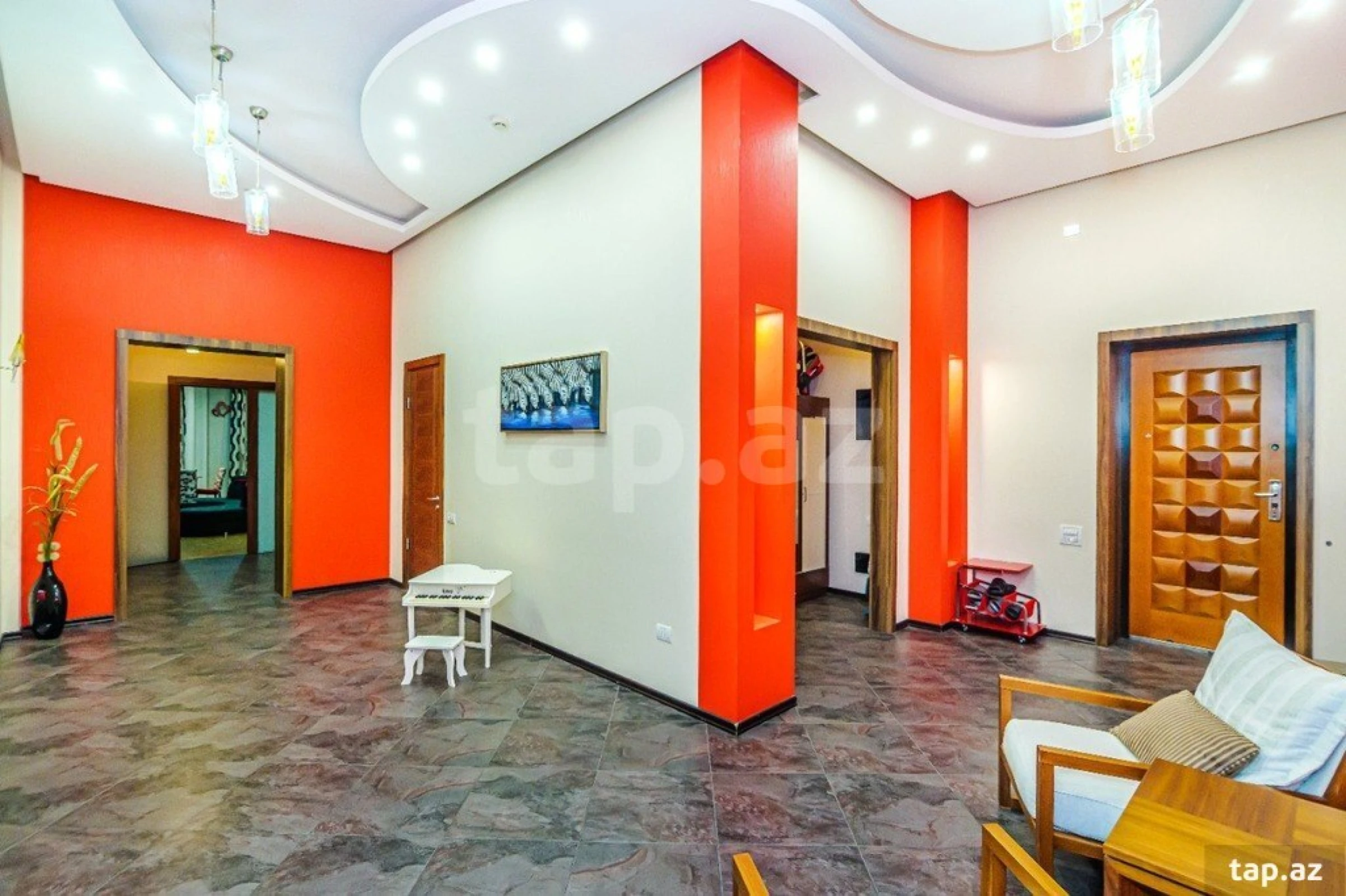 Kirayə verilir 4 otaqlı yeni tikili 210 m²