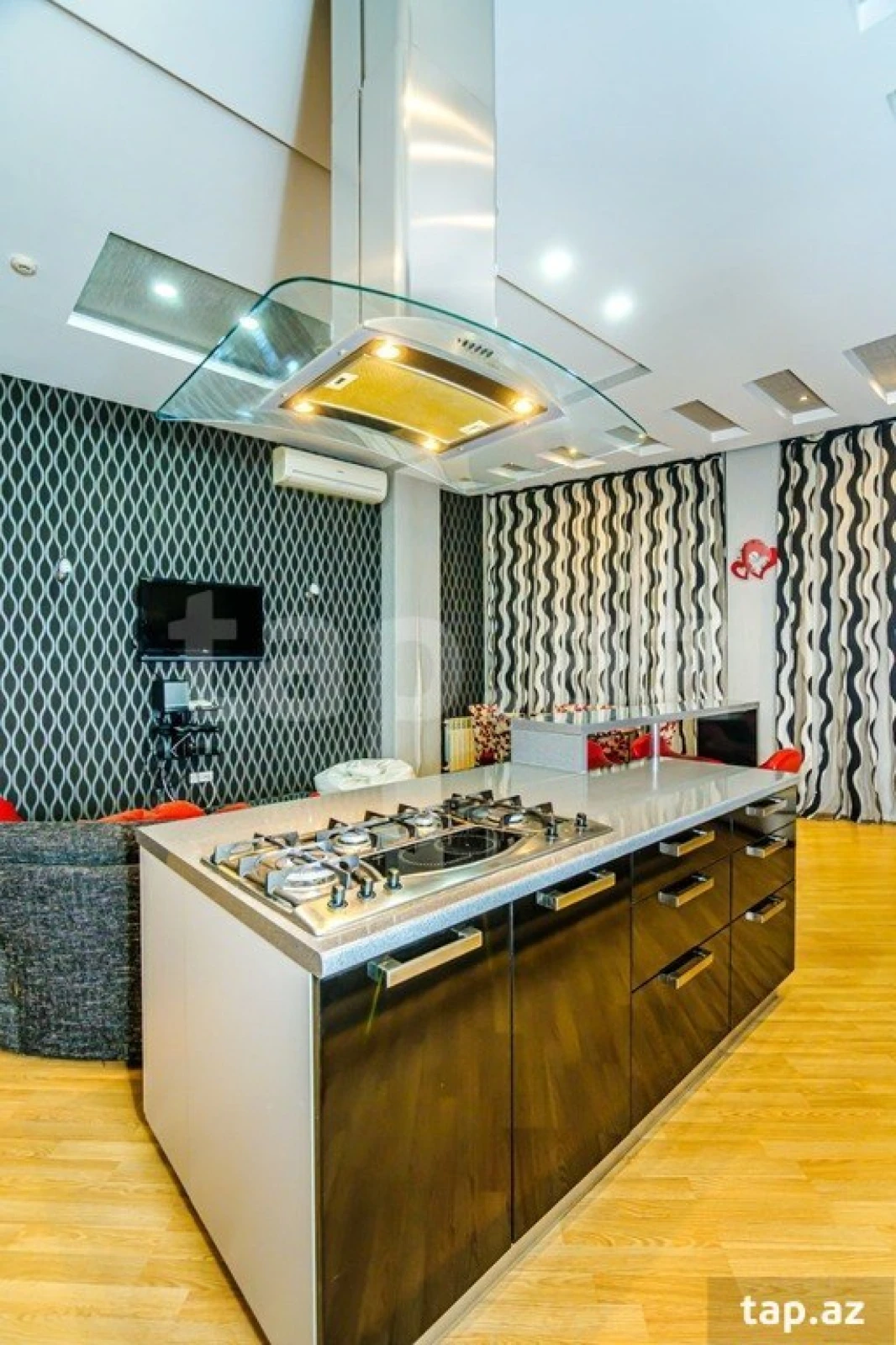 Kirayə verilir 4 otaqlı yeni tikili 210 m²