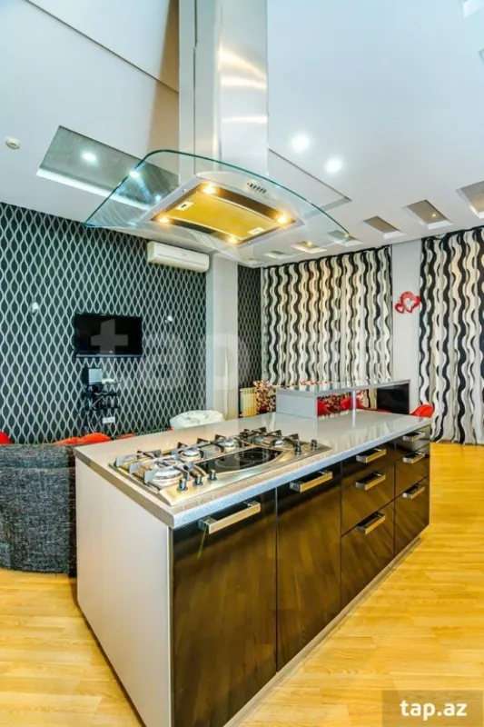 Kirayə verilir 4 otaqlı yeni tikili 210 m²