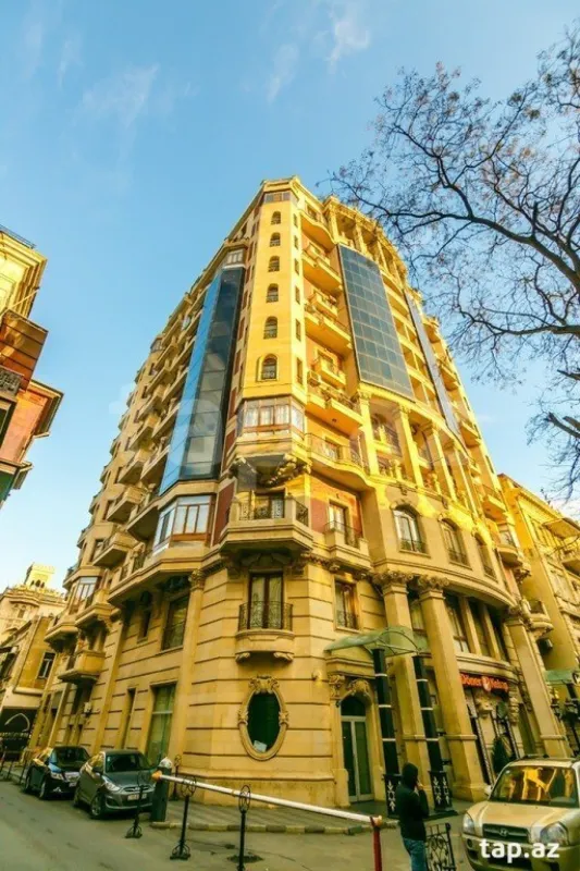 Kirayə verilir 4 otaqlı yeni tikili 210 m²