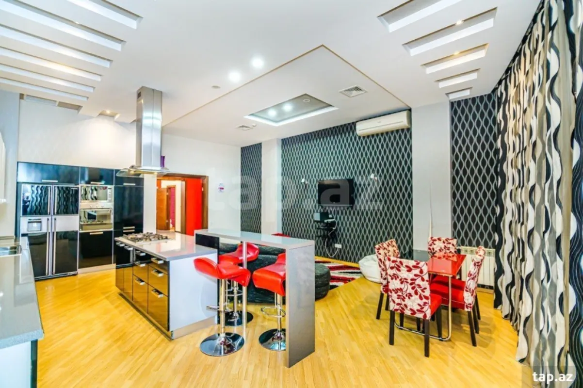 Kirayə verilir 4 otaqlı yeni tikili 210 m²