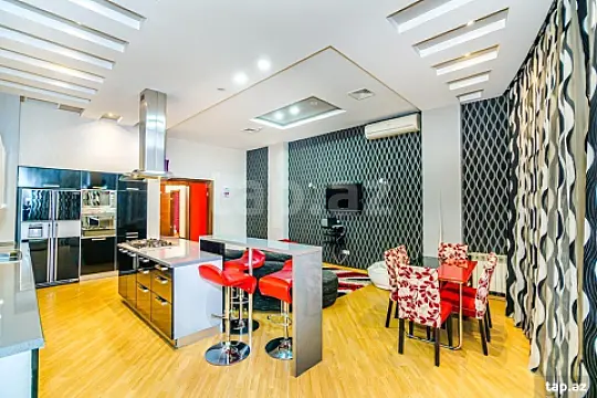 Kirayə verilir 4 otaqlı yeni tikili 210 m²