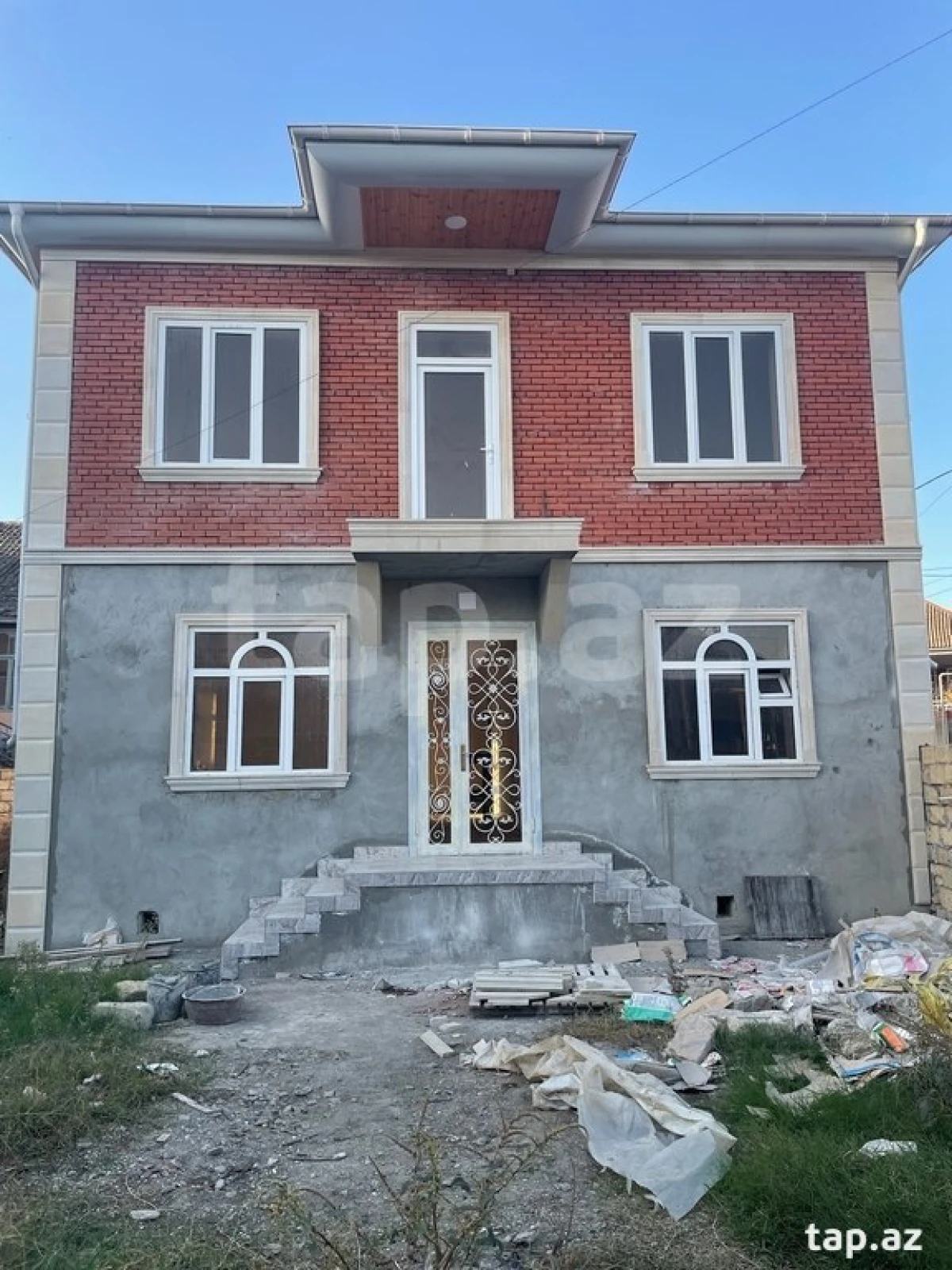 Satılır 6 otaqlı həyət evi