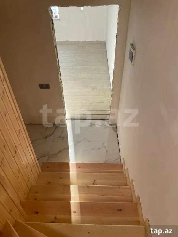 Satılır 6 otaqlı həyət evi