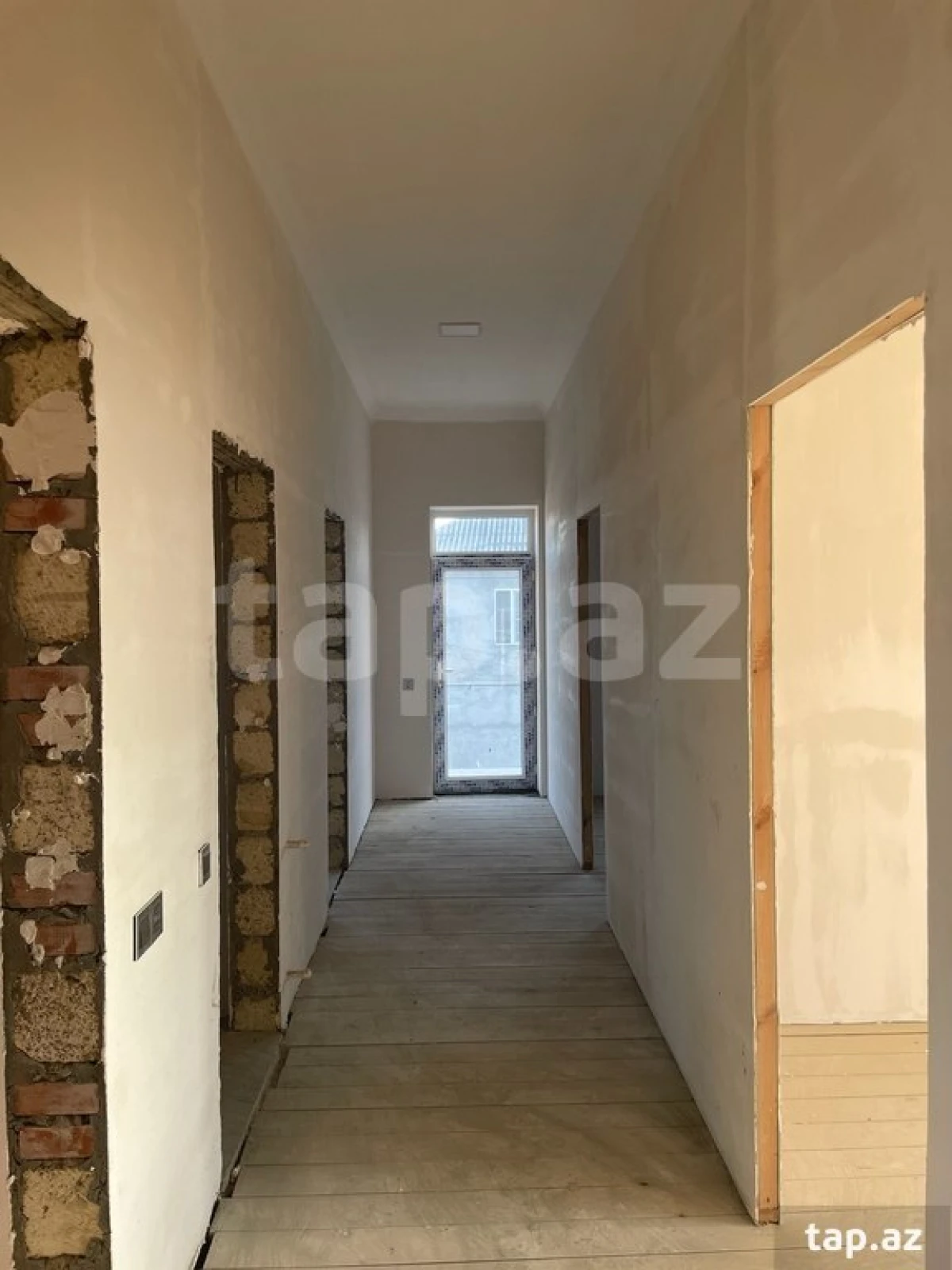 Satılır 6 otaqlı həyət evi