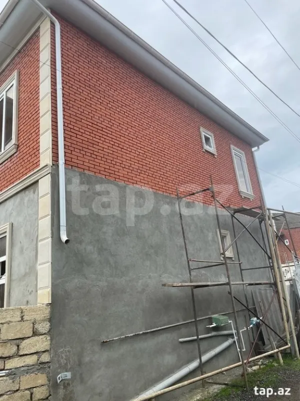 Satılır 6 otaqlı həyət evi