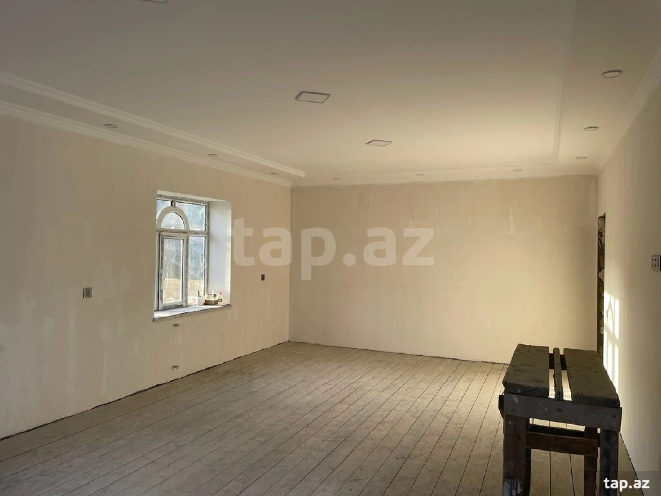 Satılır 6 otaqlı həyət evi