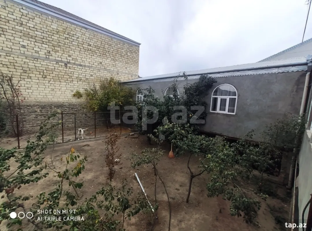 Satılır 8 otaqlı həyət evi