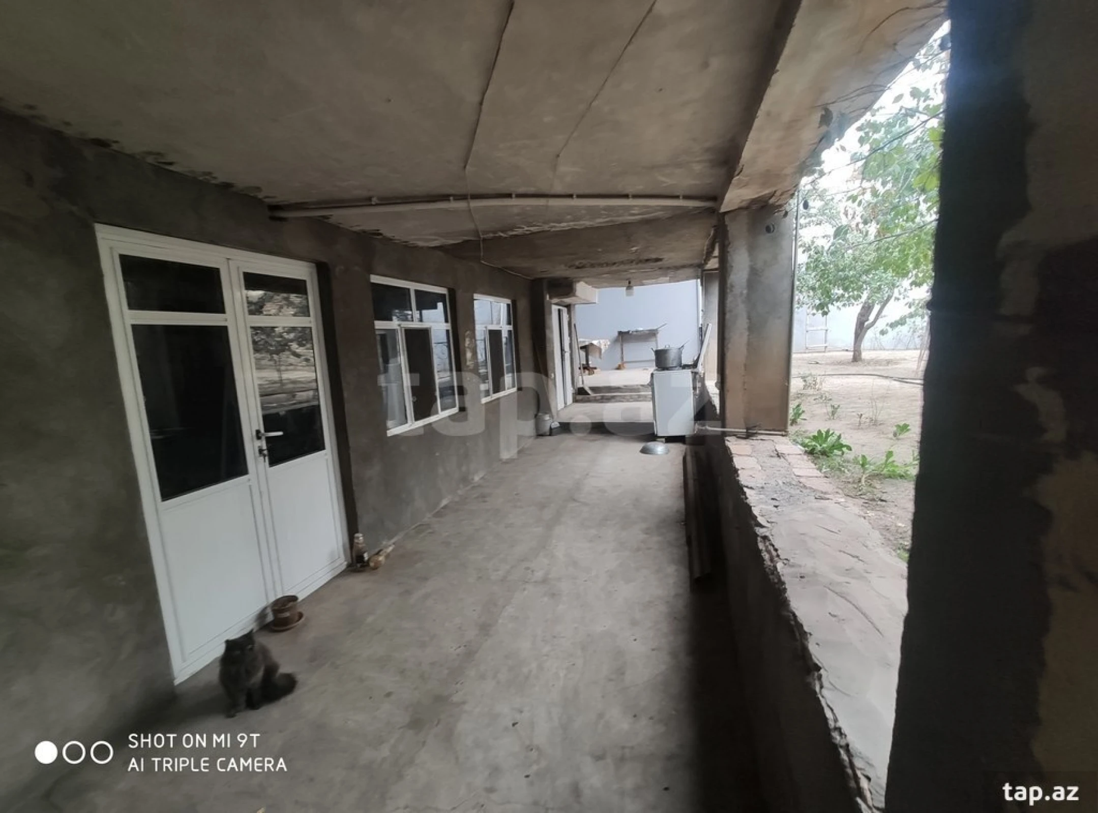 Satılır 8 otaqlı həyət evi