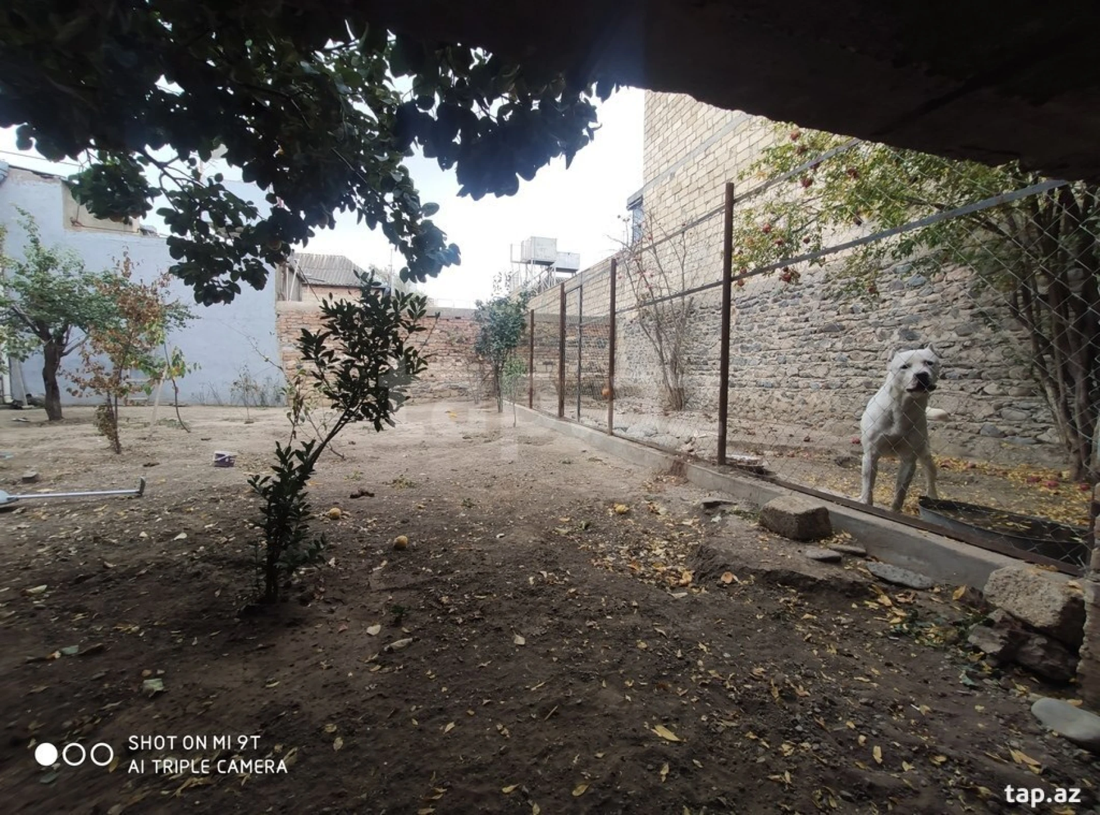 Satılır 8 otaqlı həyət evi