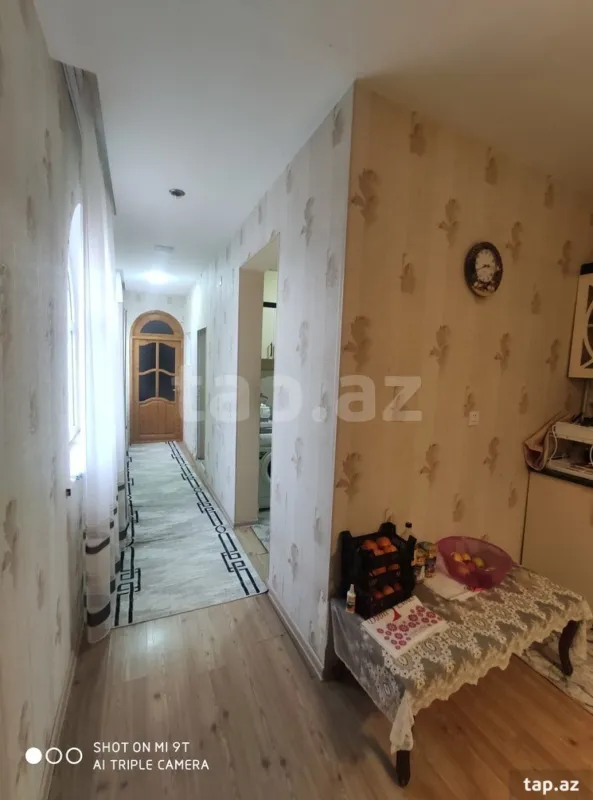 Satılır 8 otaqlı həyət evi