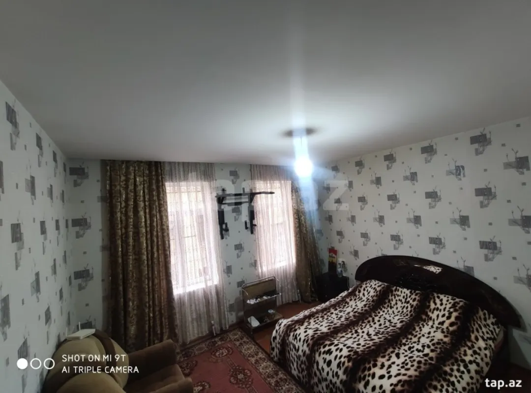 Satılır 8 otaqlı həyət evi
