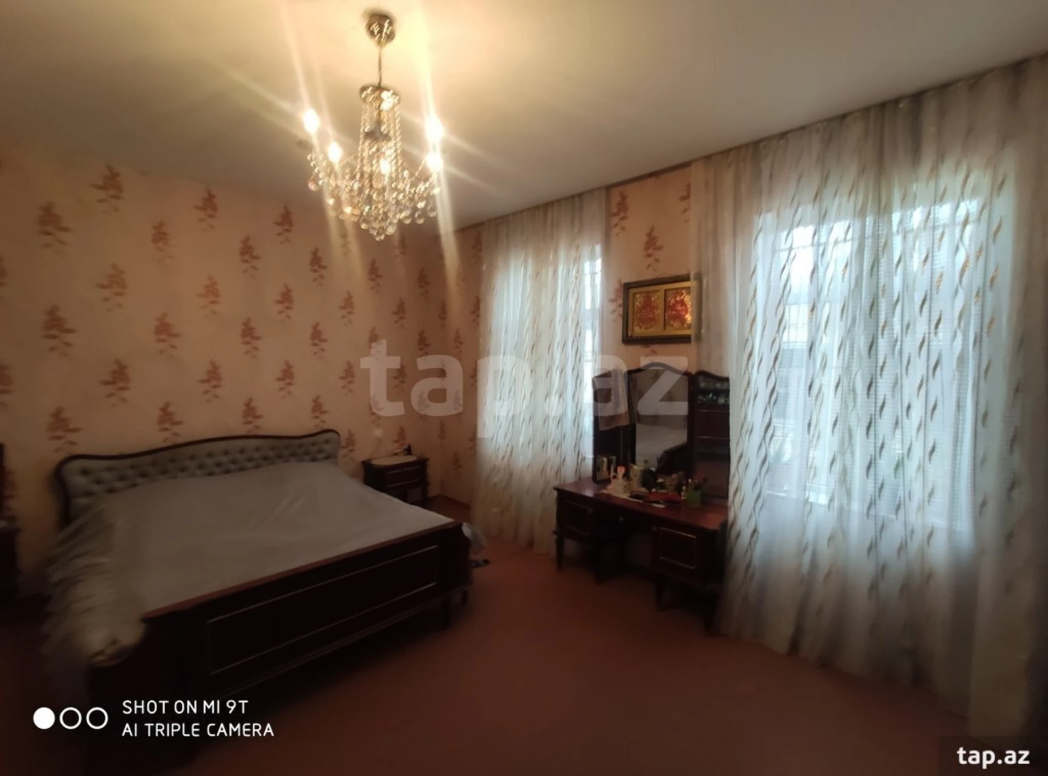 Satılır 8 otaqlı həyət evi