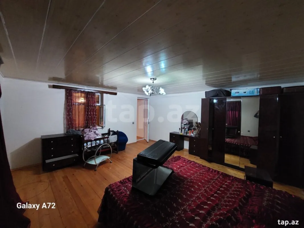 Satılır 5 otaqlı həyət evi