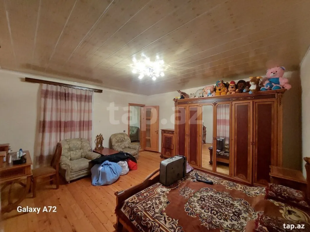 Satılır 5 otaqlı həyət evi