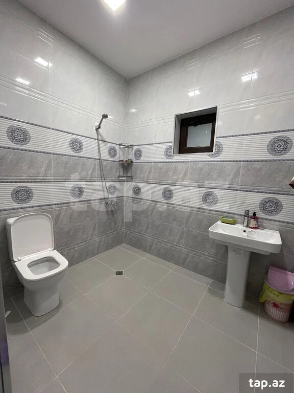 Kirayə verilir 5 otaqlı həyət evi