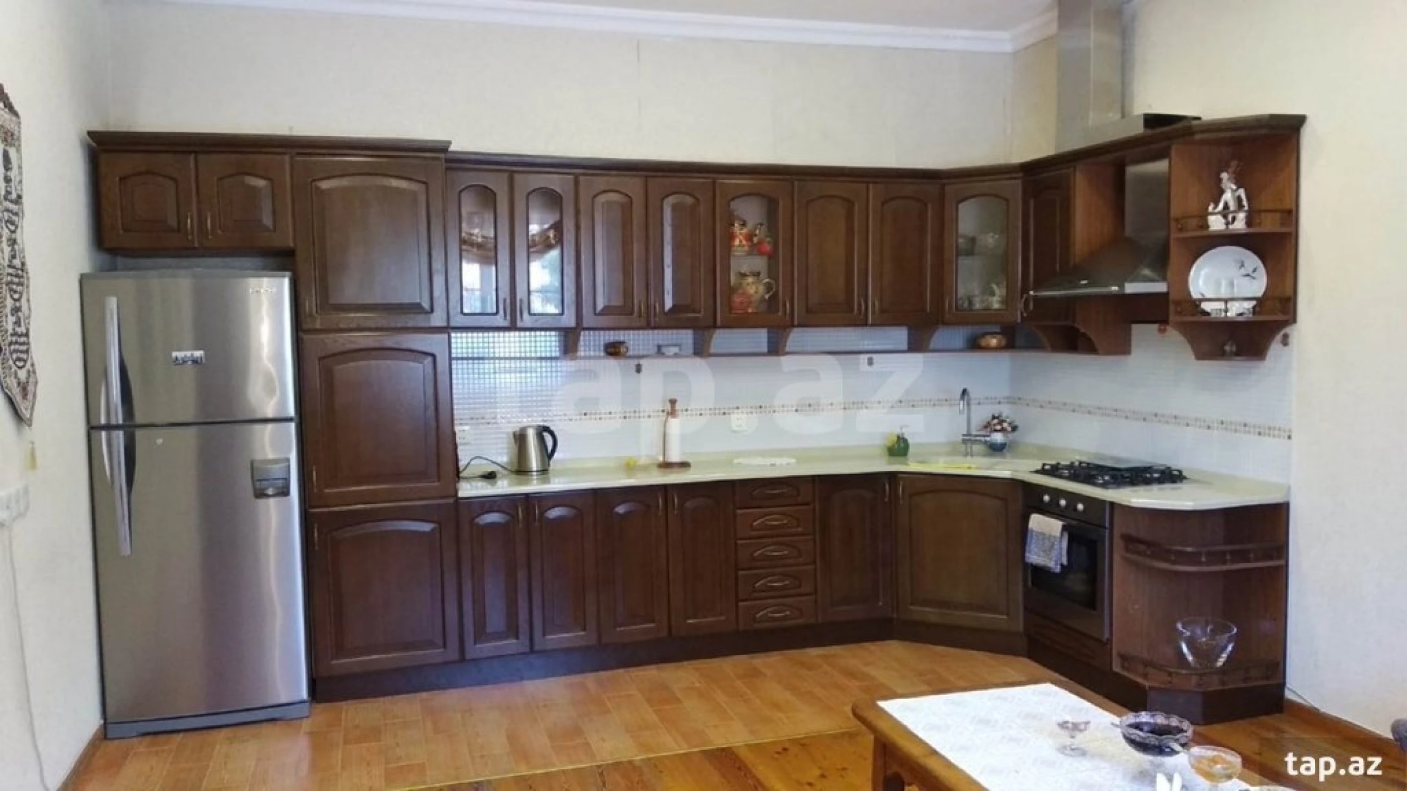 Kirayə verilir 8 otaqlı həyət evi