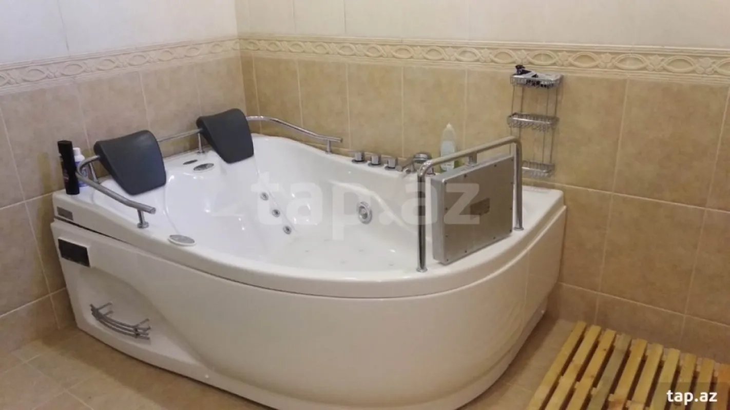 Kirayə verilir 8 otaqlı həyət evi