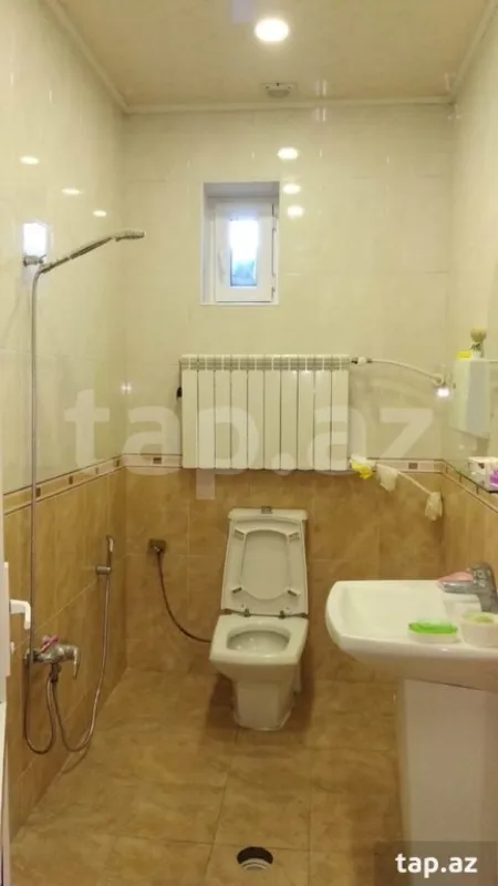 Kirayə verilir 8 otaqlı həyət evi