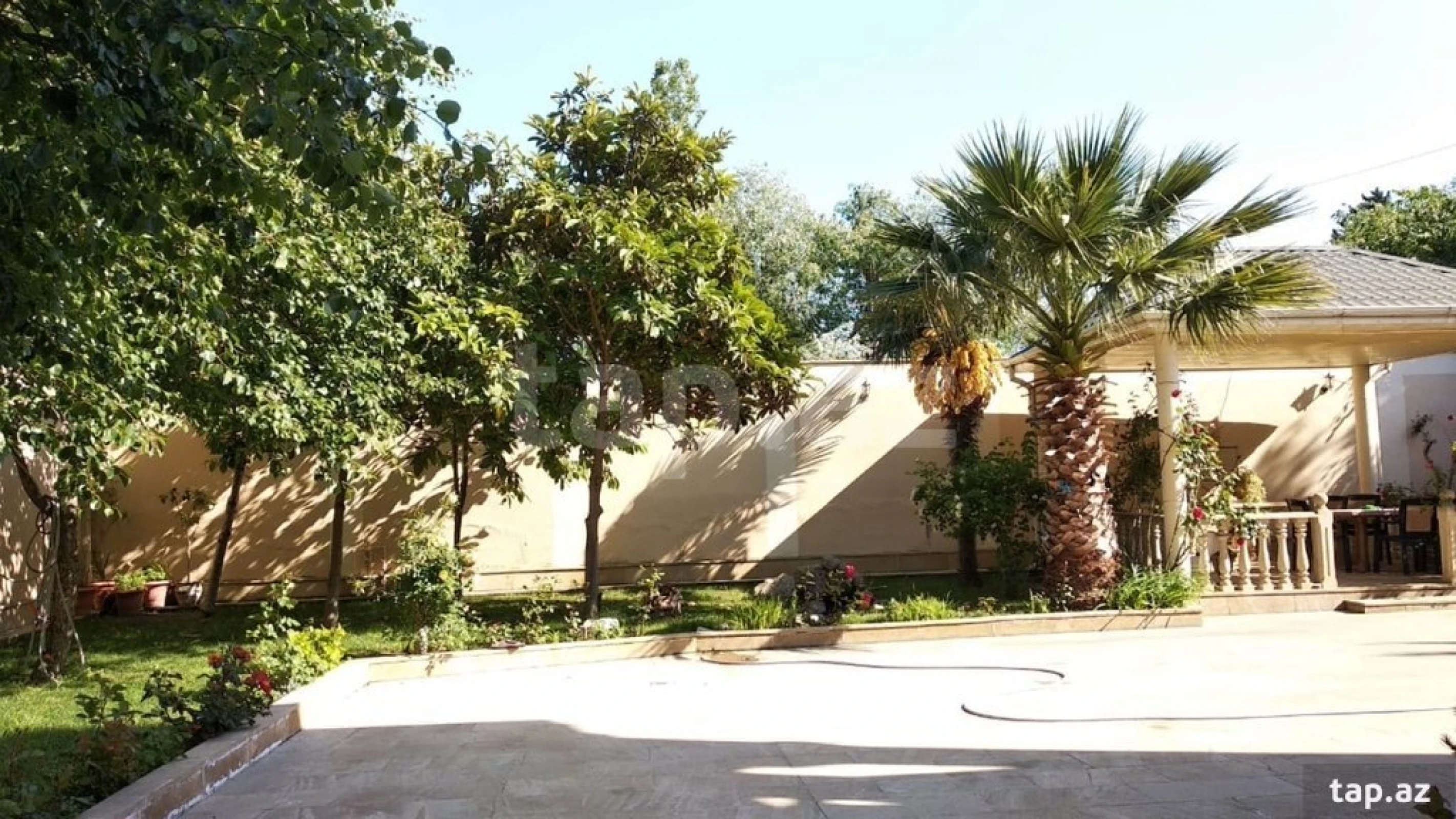 Kirayə verilir 8 otaqlı həyət evi