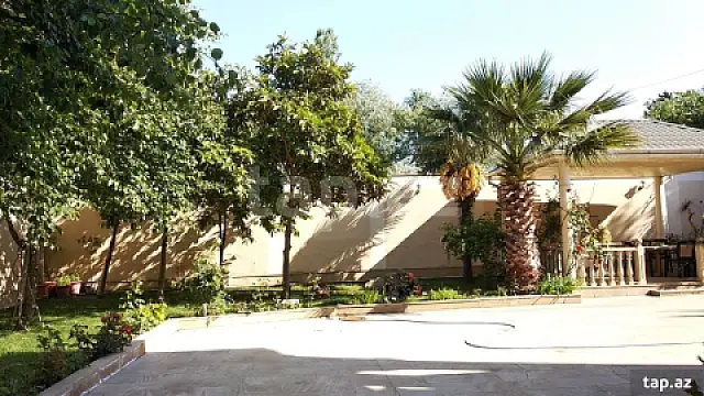 Kirayə verilir 8 otaqlı həyət evi
