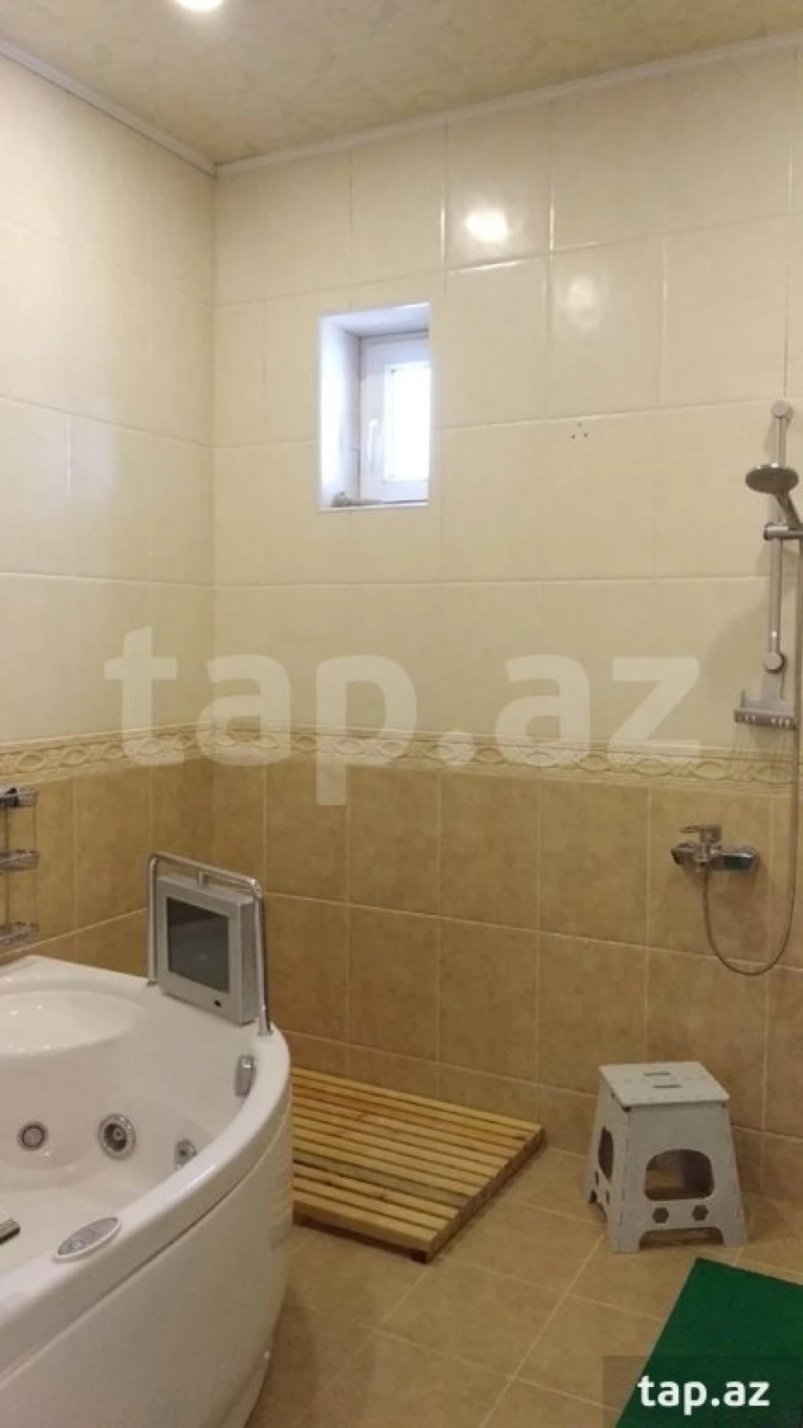 Kirayə verilir 8 otaqlı həyət evi